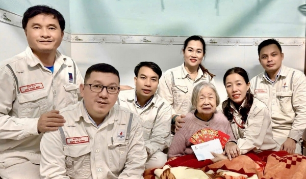"Những Người Con Lọc Dầu: Tâm Tư và Lời Hứa Giữa Mẹ Việt Nam Anh Hùng Phạm Thị Nhung"