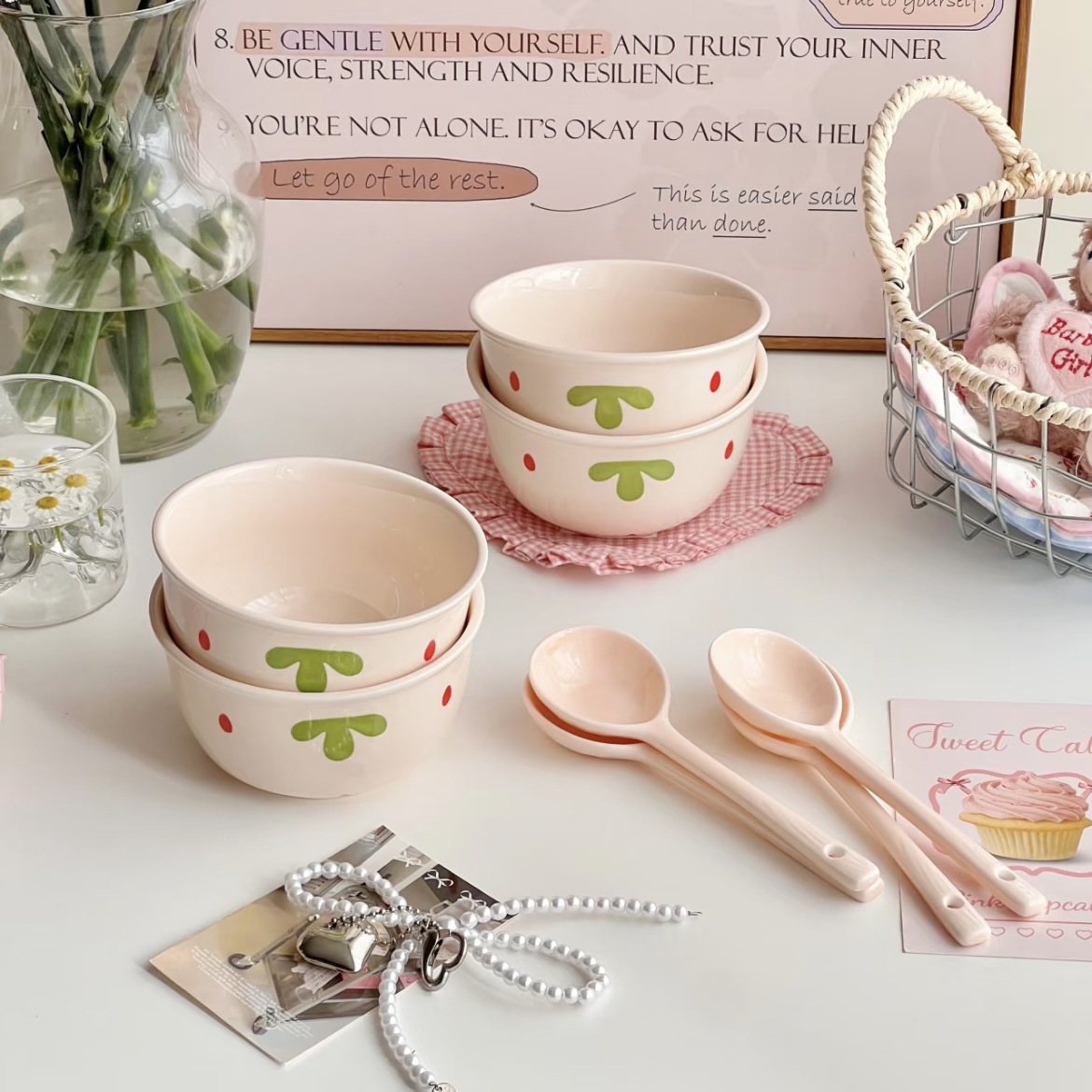 Ceramic bowl with strawberry motif, 11 cm diameter
