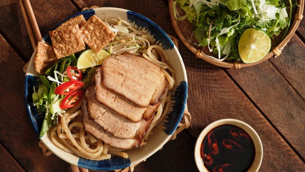 tong-hop-cac-mon-an-nhat-dinh-phai-thu-khi-den-da-nang-hoi-an-CAO-LAU-1024x576.webp