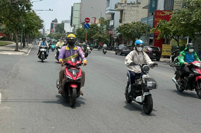 Nắng nóng gay gắt ở TP.HCM và các tỉnh Nam Bộ sẽ còn kéo dài đến khi nào? - Báo Pháp Luật TP.HCM