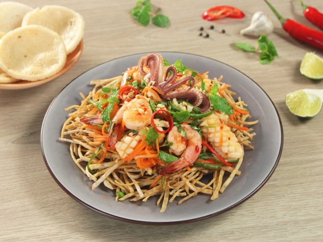 Gỏi Khoai Môn Chiên Giòn Hải Sản
