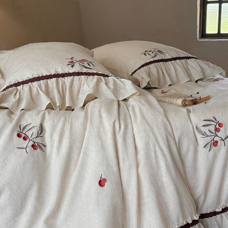 Cotton and linen bedding set with flower embroidery