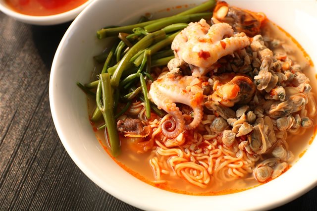 Mì Ốc Hến Bạch Tuộc