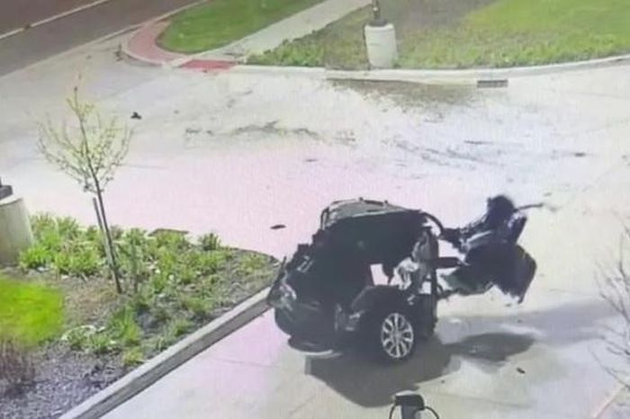 Ô tô vỡ làm đôi sau va chạm, nữ tài xế sống sót khó tin - Tạp chí Người Đưa Tin