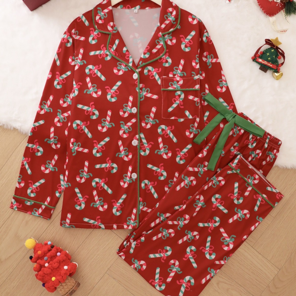 Fashionable loungewear set with long sleeves and pants
