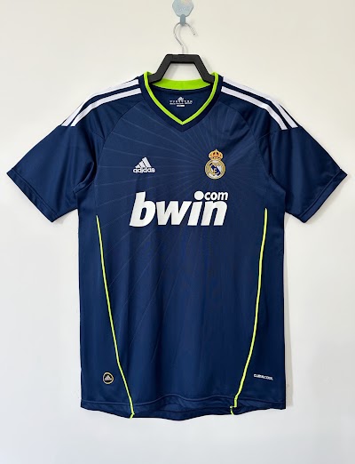 Retro 2010-11 Real Madrid Visitante @lumorasports.jpeg