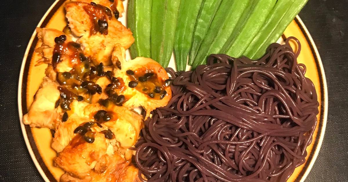 Bún gạo lứt gà sốt chanh leo 🌿