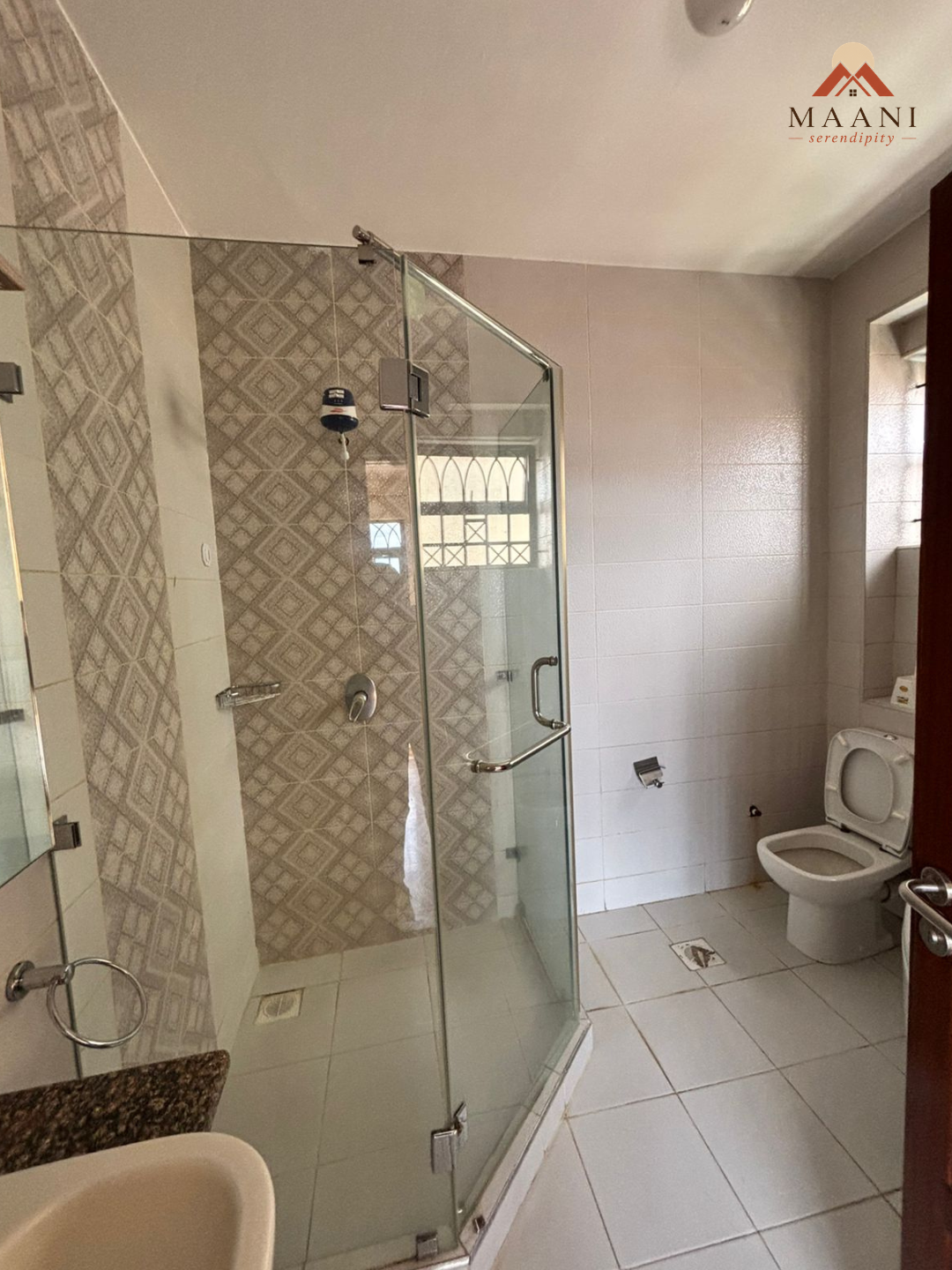 Ensuite 3-bed Apartment with DSQ — photo 18 of 24