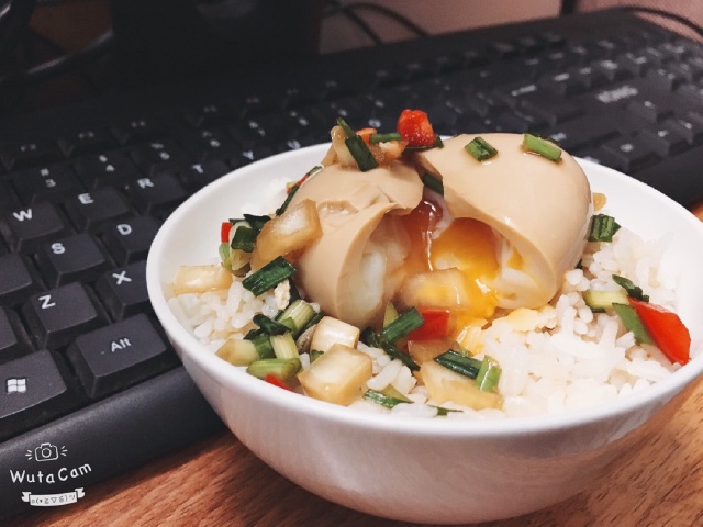 Trứng Lòng Đào Ngâm Nước Tương
