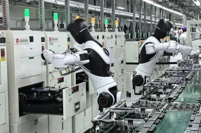 Robot thay người, nhà máy Trung Quốc đạt chuẩn 100% - Báo Tri thức &amp; Cuộc sống