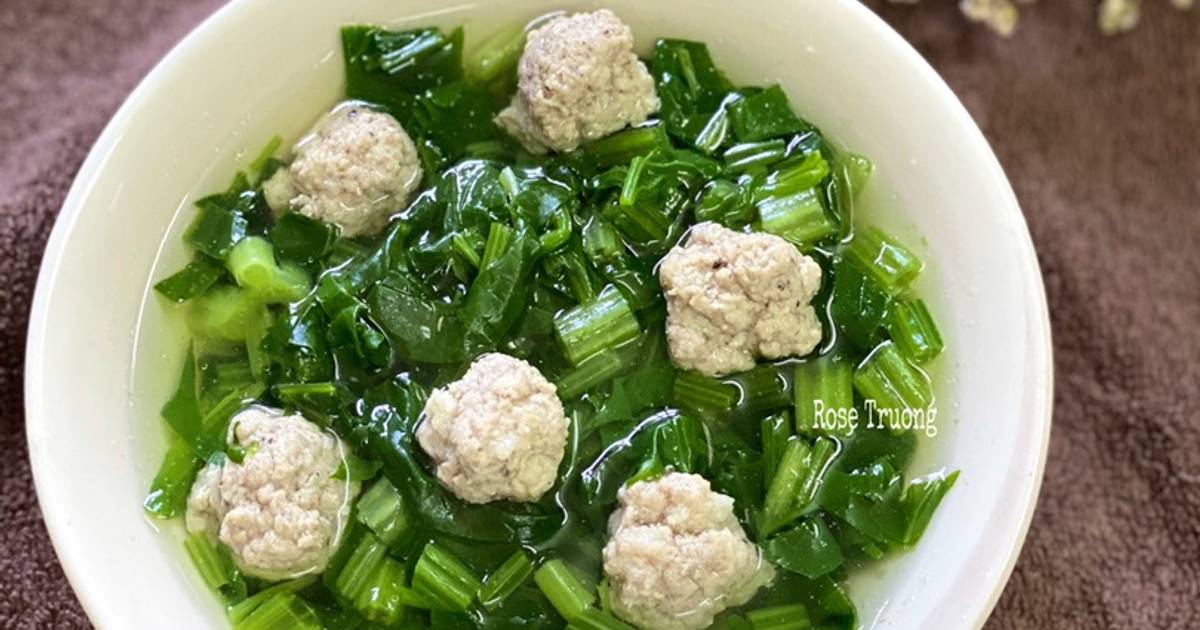 Canh Cải Bó Xôi Nấu Thịt Viên