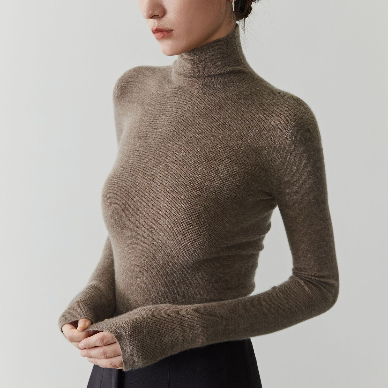 Women's cashmere sweater with standing collar, seamless