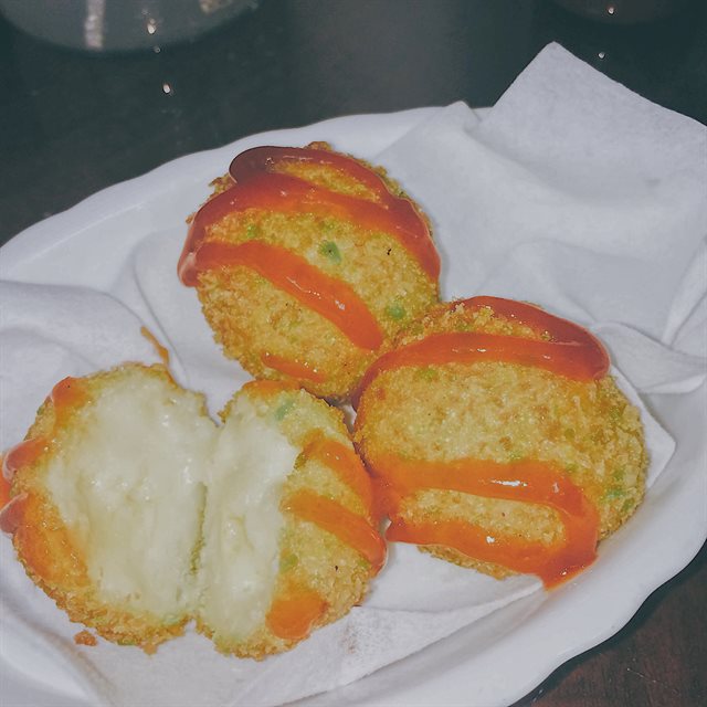 Bánh Khoai Tây Bọc Phô Mai Chiên Xù