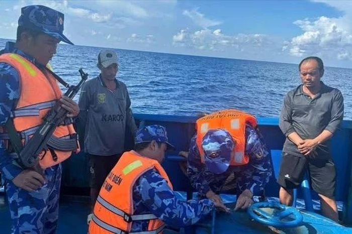 Cảnh sát biển bắt tàu chở trái phép hơn 40.000 lít dầu diesel | ATV ngày 15/5/2026 - Chuyên trang An Ninh Thủ Đô - Báo Công an nhân dân
