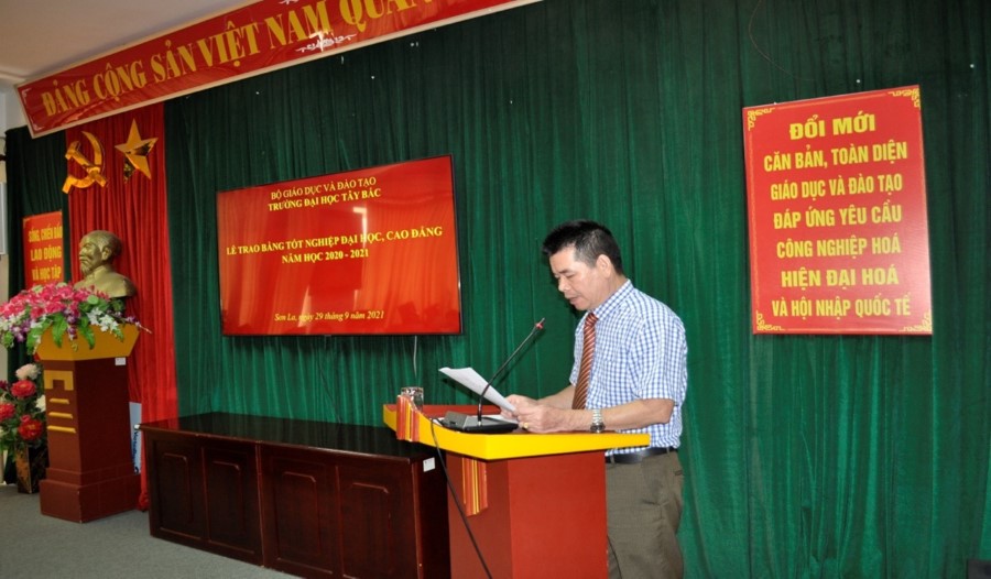 Trường Đại học Tây Bắc trao bằng tốt nghiệp đại học, cao đẳng đợt 03 năm học 2020 - 2021