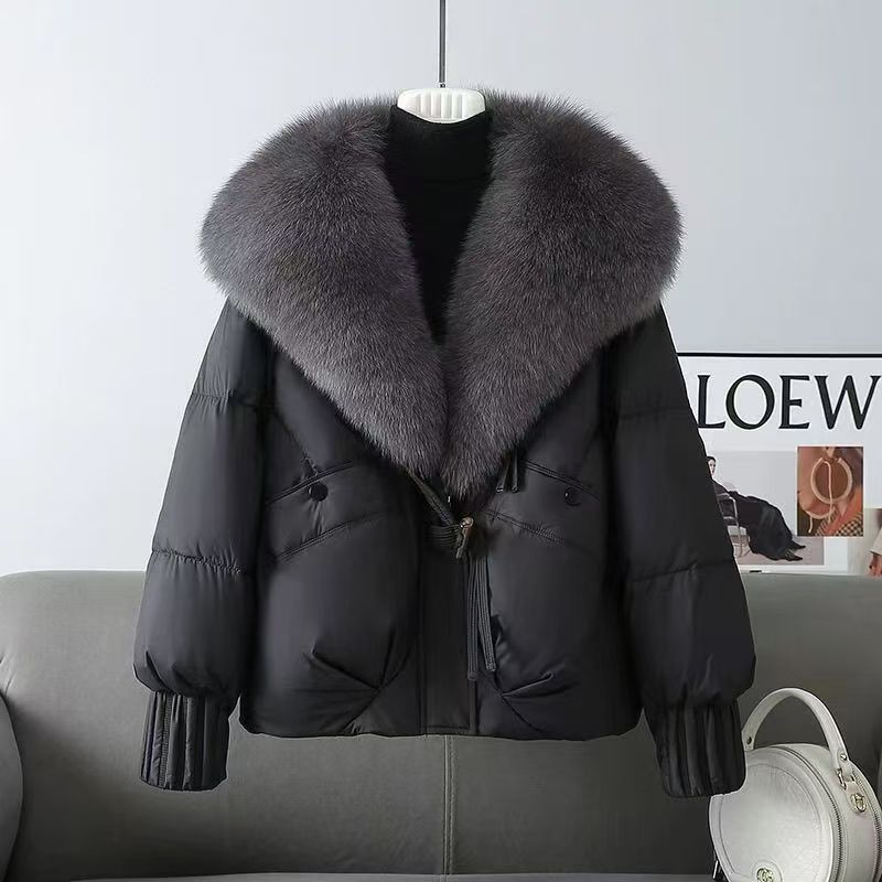 Short women's winter jacket with faux fur collar