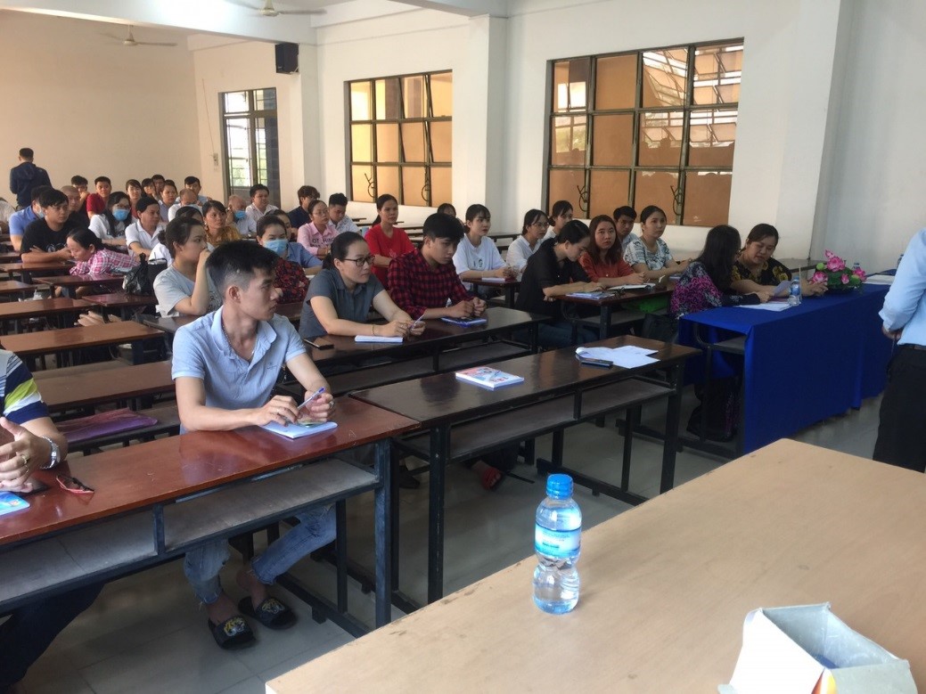 Học viên lắng nghe Trung tâm sinh hoạt những điều cần lưu ý trong quá trình học