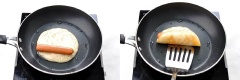 Khi bánh bắt đầu xuất hiện những lỗ bọt khí trên bề mặt bánh thì bạn đặt xúc xích vào. Cuộn bánh lại như trong hình. Bánh sau khi cuộn bạn cắm xiên tre vào, khi ăn thì cho thêm sốt cà hay sốt ớt vào là xong.
