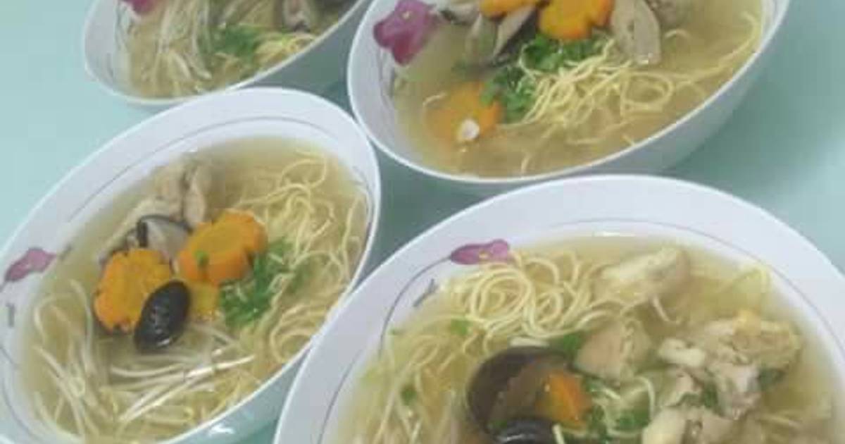 Mỳ gà nấu nấm