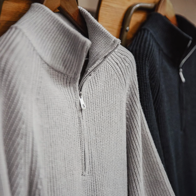 Men's Vintage-Style Knit Sweater with Zipper