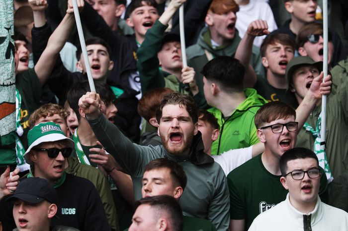 Fan Celtic mất kiểm soát sau chức vô địch kịch tính - Tạp chí Tri thức