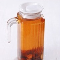 Cho trà vào bình thủy tinh. Thích uống nóng có thể thưởng thức ngay, thơm tuyệt luôn.