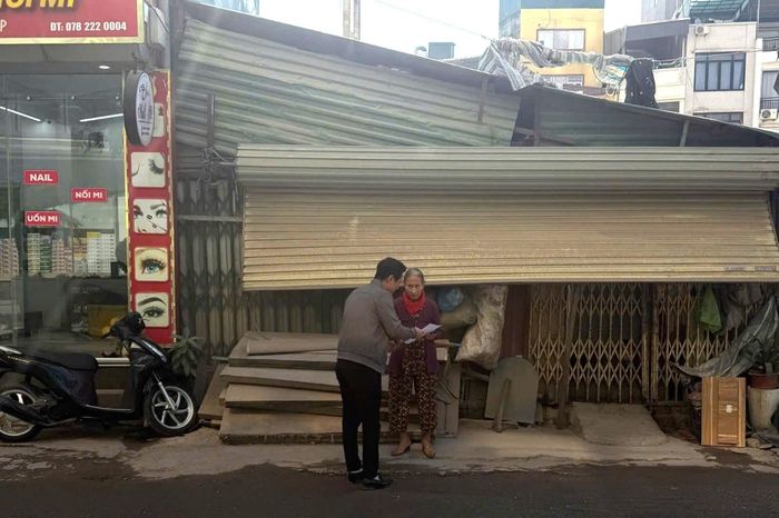 Phường Phương Liệt xử lý lấn chiếm đất công dọc Vành đai 2,5 - Đài Phát thanh và truyền hình Hà Nội