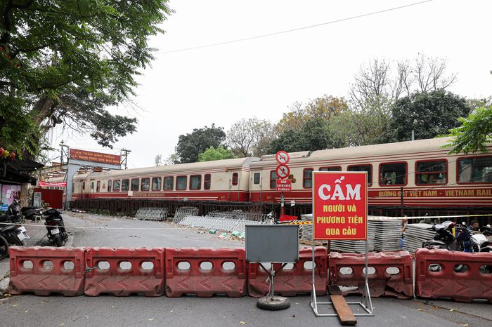 Cấm xe máy, người đi bộ qua cầu Long Biên 60 ngày để sửa chữa - Báo VTC News