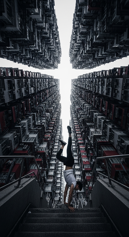 Freerunner in Urban Labyrinth