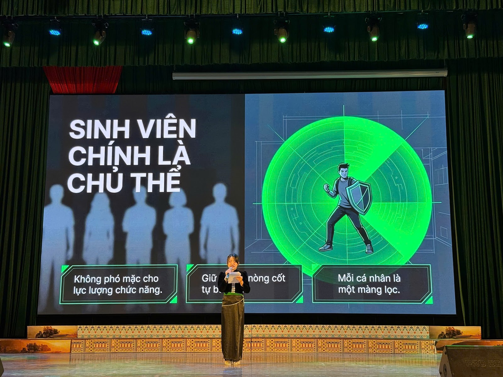 Phần thi hùng biện của các đội thi