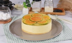 Với công thức Cooky vừa chia sẻ, các bạn có thể hoàn toàn làm được bánh mousse xoài gương cam tại nhà mà không cần sử dụng đến lò nướng. Thật đơn giản phải không nào. Bánh mousse xoài gương cam với vị kem tươi béo ngậy hòa quyện chút chua từ cam và ngọt thanh của xoài sẽ là món tráng miệng vô cùng thích hợp trong mùa hè. Hơn nữa, vẻ ngoài xinh xắn của chiếc bánh còn có thể làm quà tặng nữa đó. Cùng vào bếp trổ tài ngay thôi nào.
