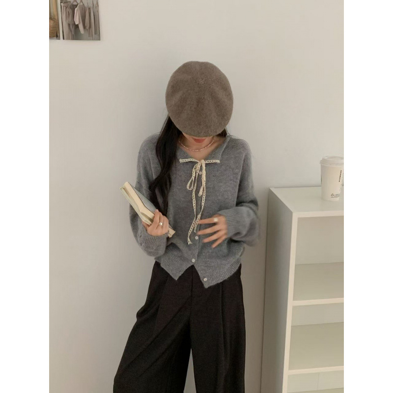 Women's cardigan with lace collar and tie