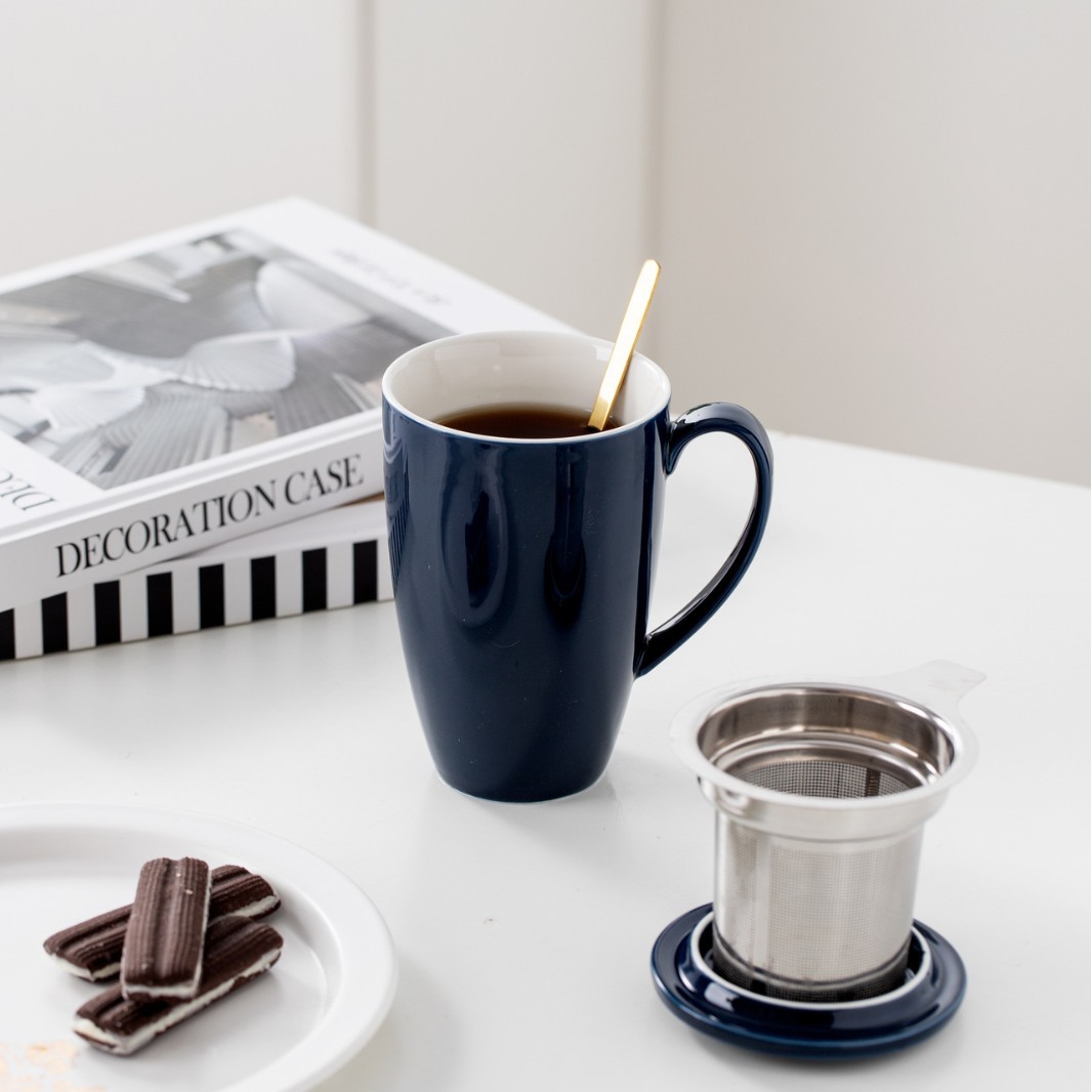 Ceramic coffee mug with tea strainer, 350 ml
