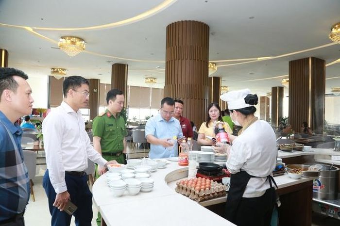Kiểm tra an toàn thực phẩm tại loạt khách sạn, điểm kinh doanh ở Cửa Lò - Báo Sức Khỏe &amp; Đời Sống