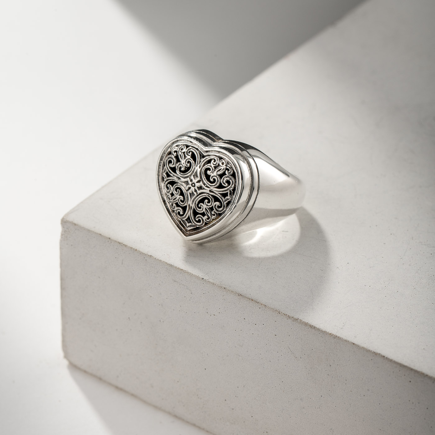 Кольцо печатка HEART