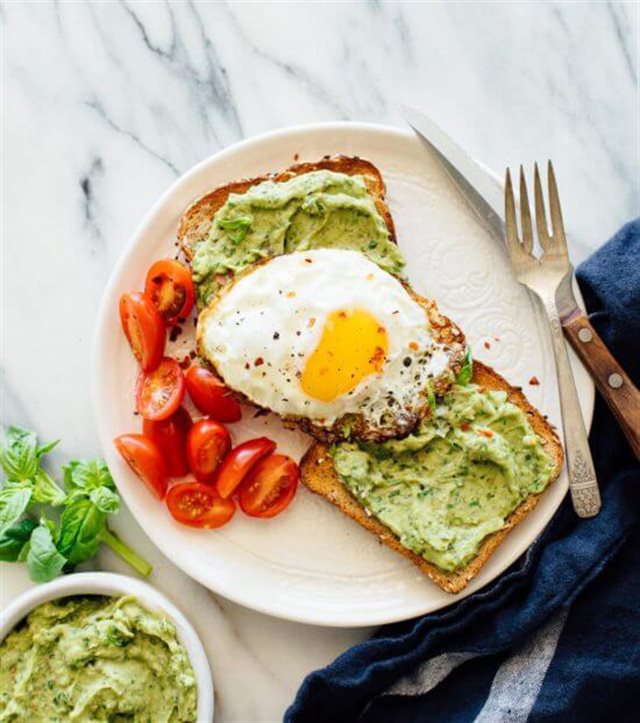 Bánh Mì Phết Sốt Pesto Bơ