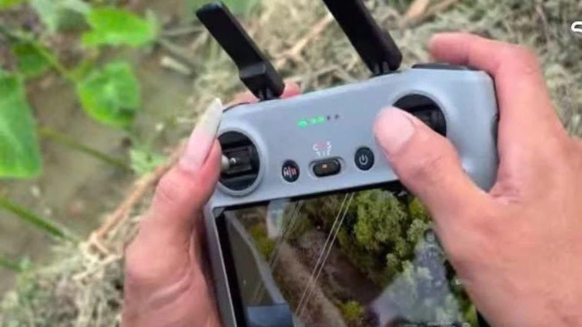 Huy động hàng trăm người, dùng flycam tìm kiếm người đàn ông mất tích bí ẩn - Báo Tiền Phong
