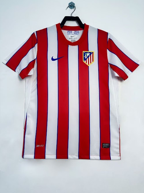 Camiseta de local del Atlético de Madrid 2011-12 (Liga).jpeg