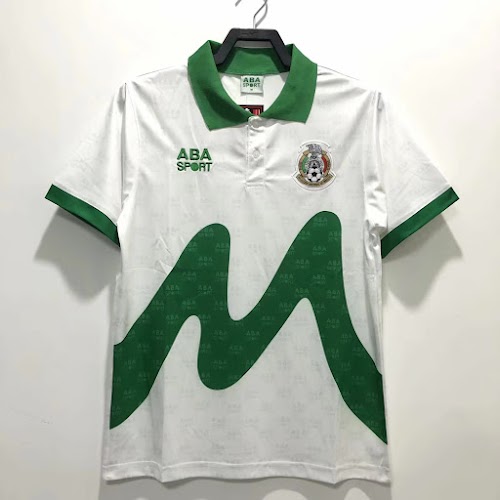 Equipación de visitante de México de 1995.jpeg