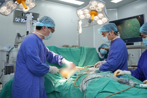 Thành tựu y tế: Vinmec Hải Phòng hồi sinh lồng ngực cho bệnh nhân 13 tuổi bằng ca phẫu thuật đột phá