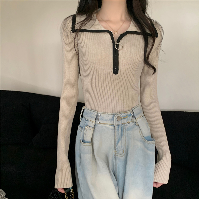 Women's knit sweater with zipper and collar