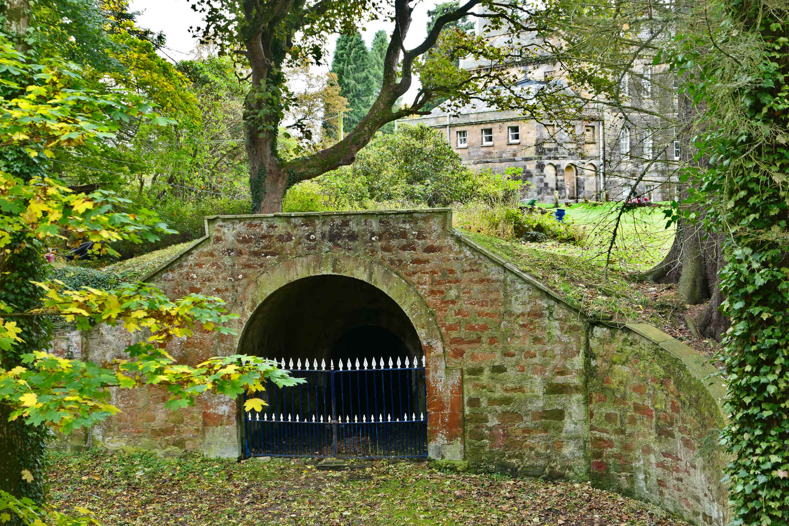 Bayfield_Cromarty_House_and_tunnel_20231025_9272.jpg