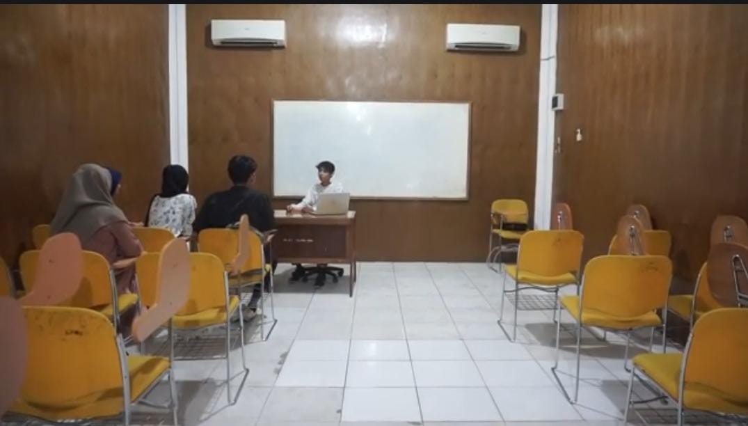 Ruang Kelas STIE Purna Graha