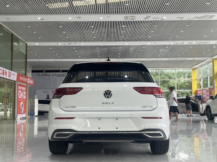 VOLKSWAGEN GOLF