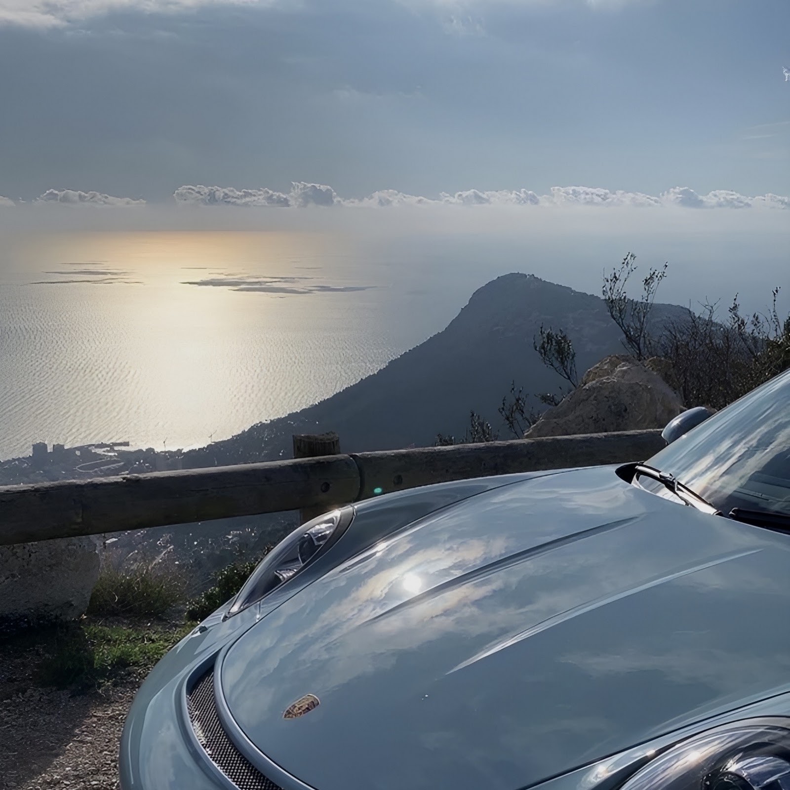 Download Porsche 911 on Mountain Overlook Full HD iPhone