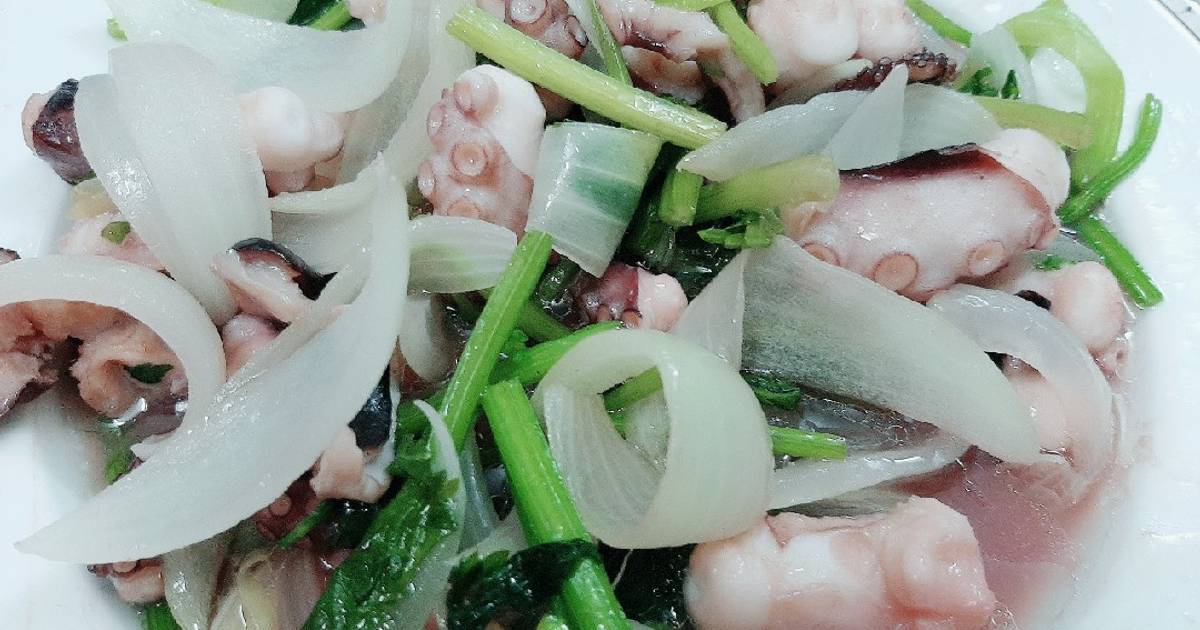 Bạch tuộc xào cần tỏi tây