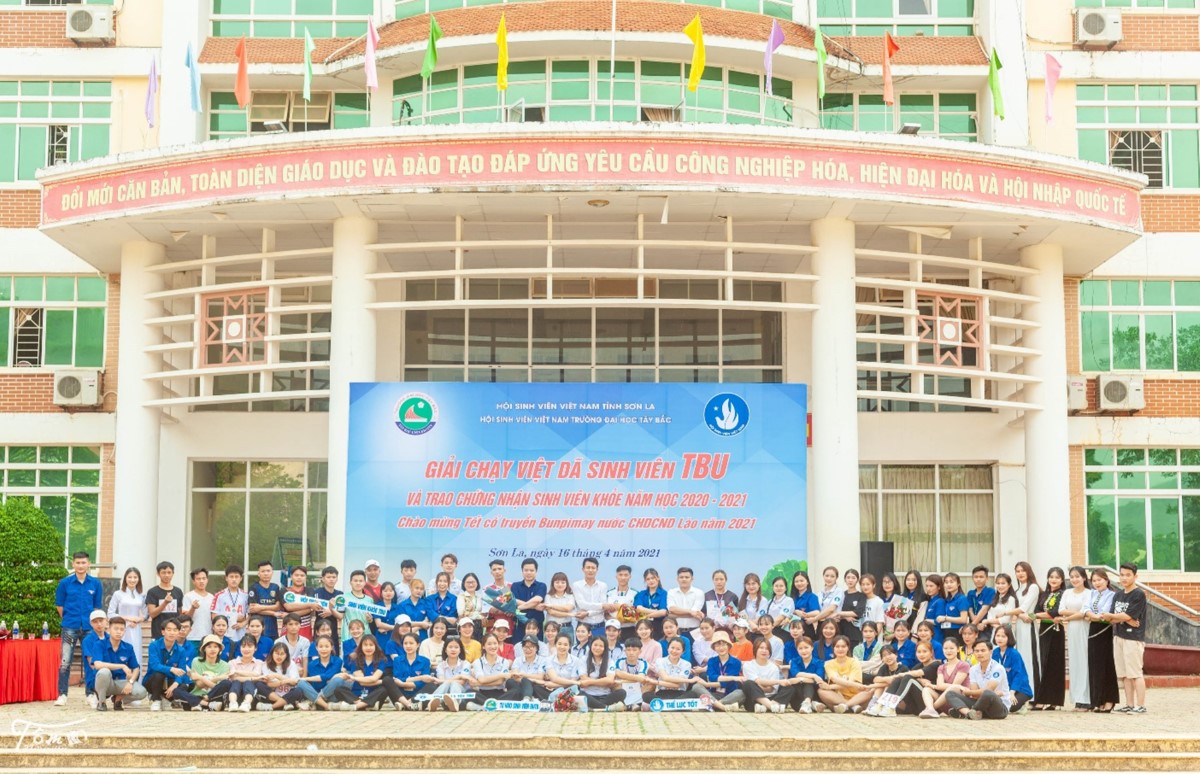 Hội Sinh viên tổ chức Giải chạy việt dã sinh viên TBU và trao chứng nhận “Sinh viên khỏe” năm học 2020 - 2021
