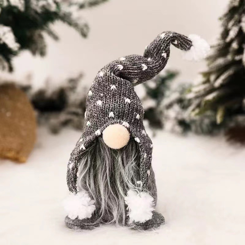 Sitzende Weihnachts-Wichtelfigur mit Strickmütze