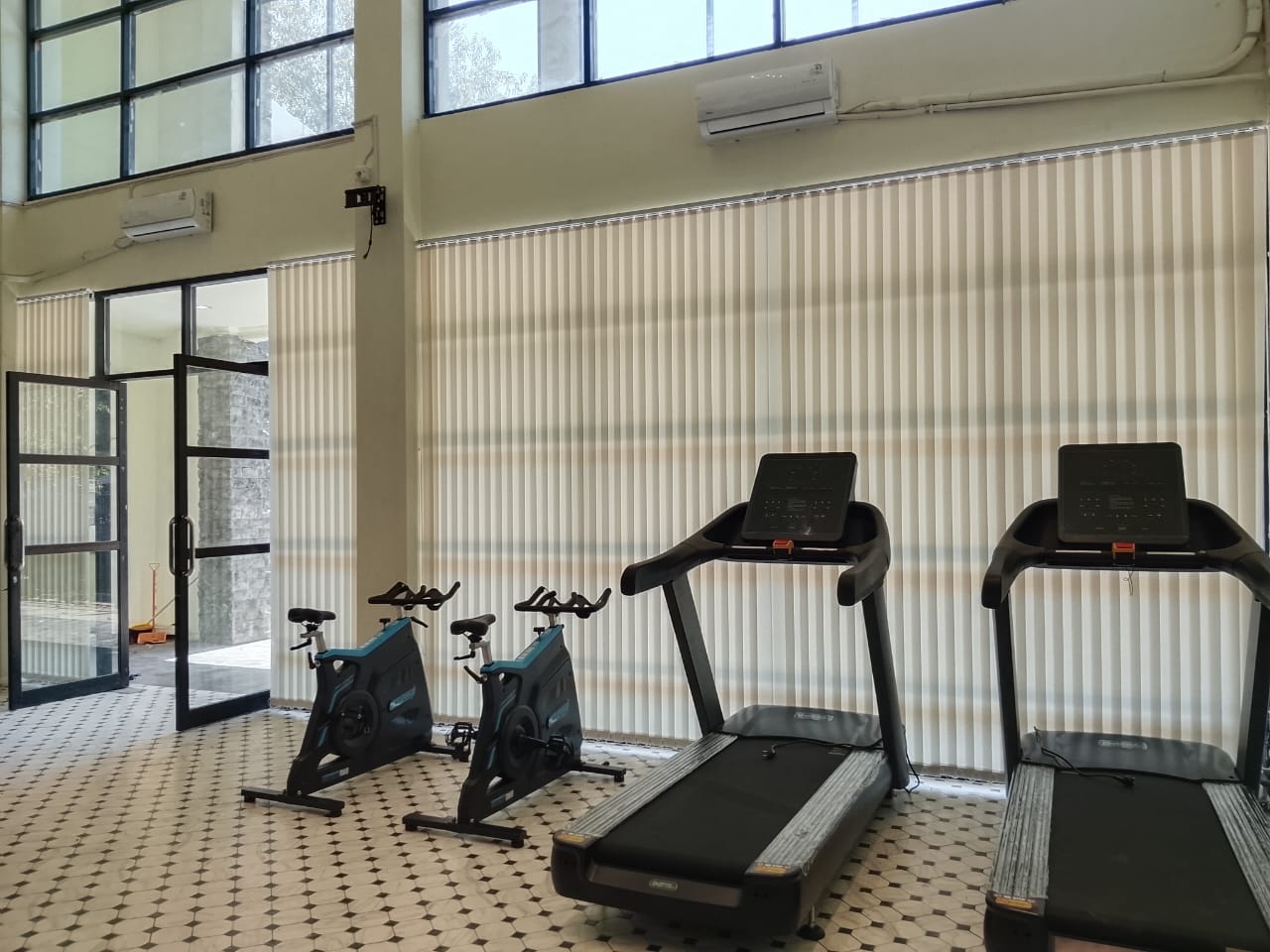 Vertikal blind gym — Vertical Blind