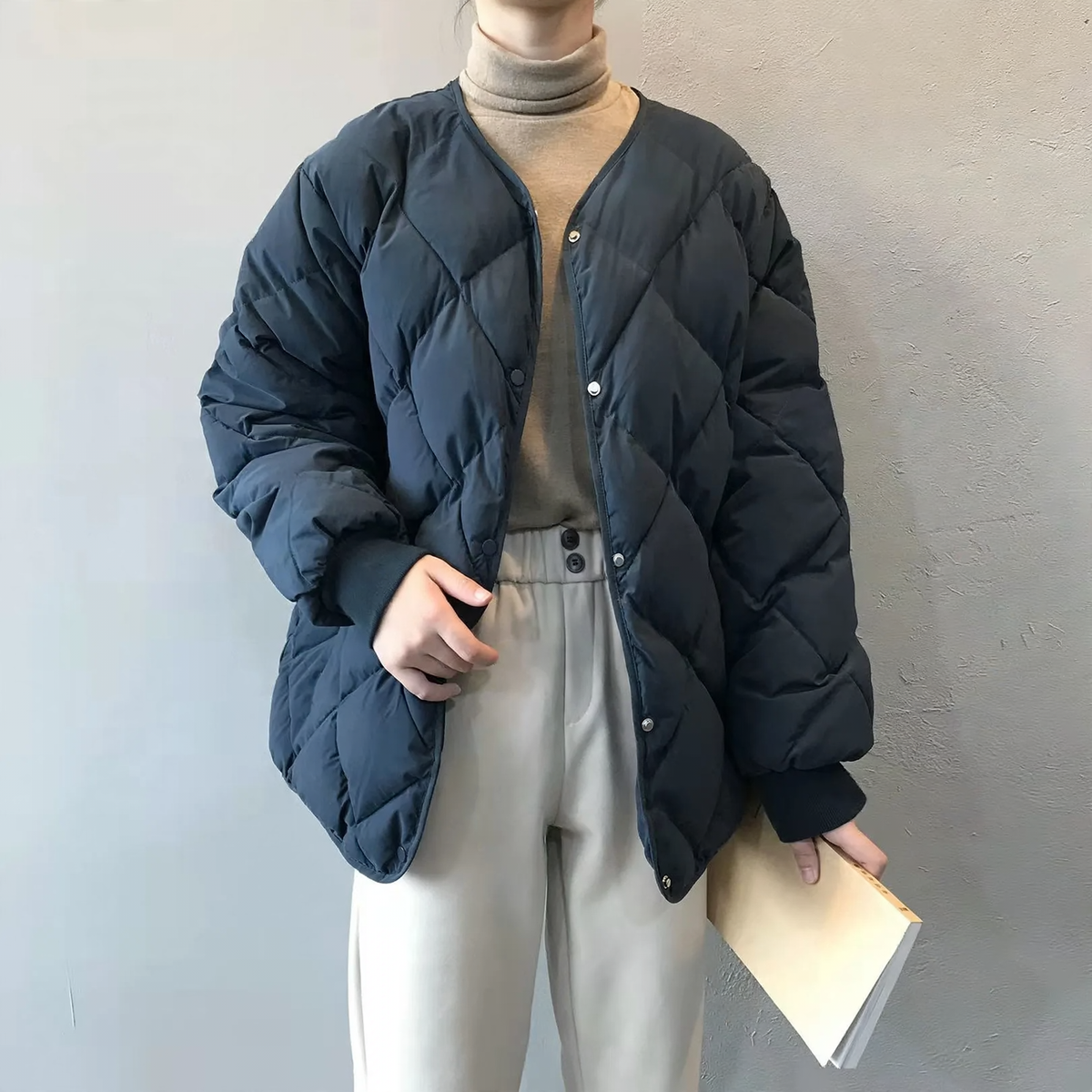 Short women's quilted jacket with diamond pattern
